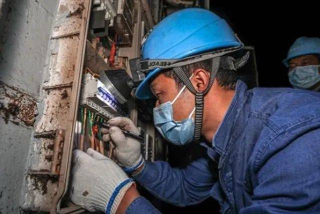 為什么配電箱里不能放雜物<strong></p>
<p>配電箱
</strong>？:配電箱
