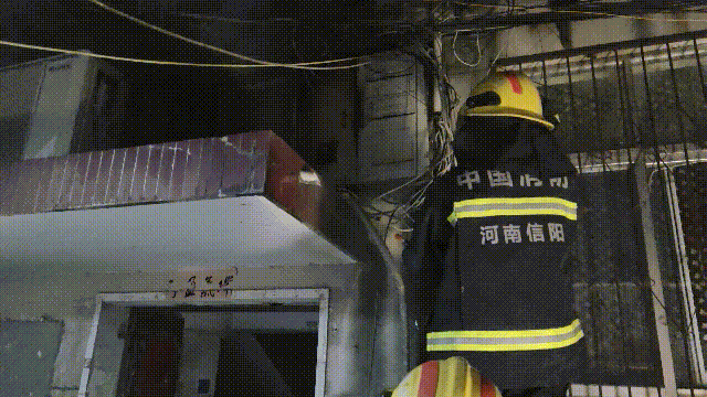 事發(fā)信陽<strong></p>
<p>電表計量箱</strong>，電表箱突然“發(fā)火”:電表計量箱